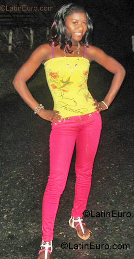 Date this stunning Jamaica girl Petal from Kingston JM473