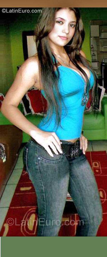 Date this attractive Colombia girl Katherine from Bogota CO9688