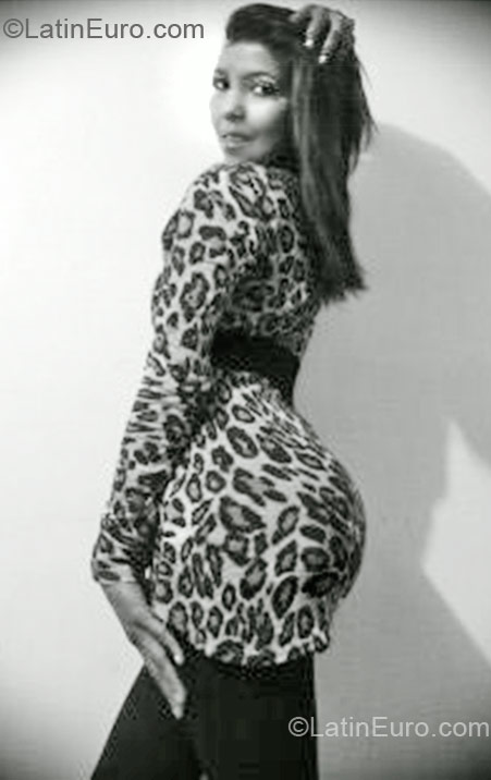 Date this foxy Colombia girl Yurly from Bogota CO9769