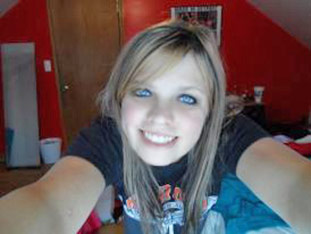 Date this georgeous United States girl Emily20 from Carleton US12692