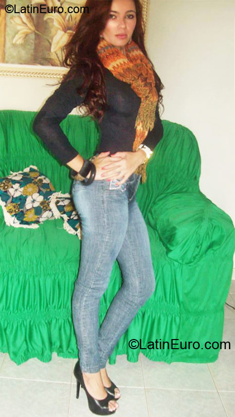 Date this good-looking Brazil girl Anna Paula from Brasilia BR6650