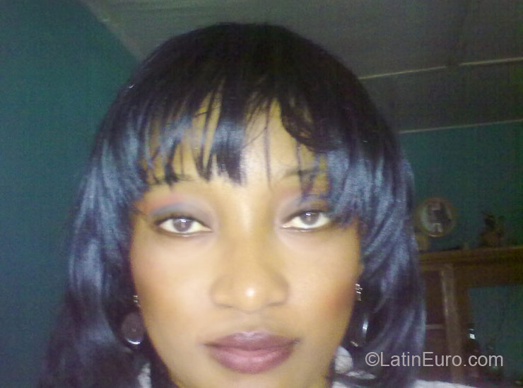 Date this georgeous Cameroon girl Sanerges from Yaounde CM128
