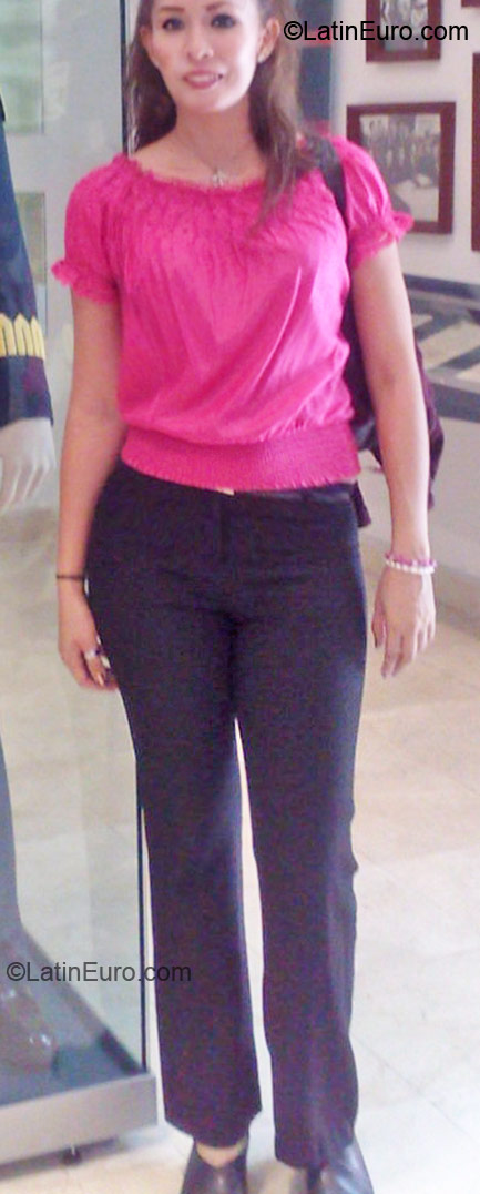 Date this sultry Mexico girl Yvett25 from Celaya MX686