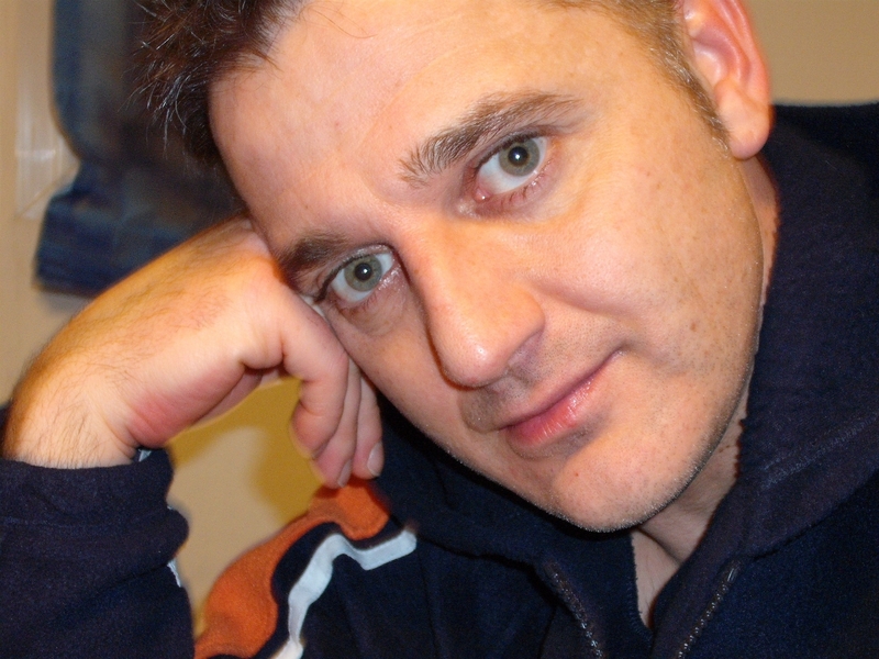 Date this attractive Germany man Viktor from Lohmar DE294