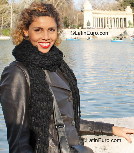 Date this good-looking Brazil girl Priscilla from Rio de Janeiro BR6659