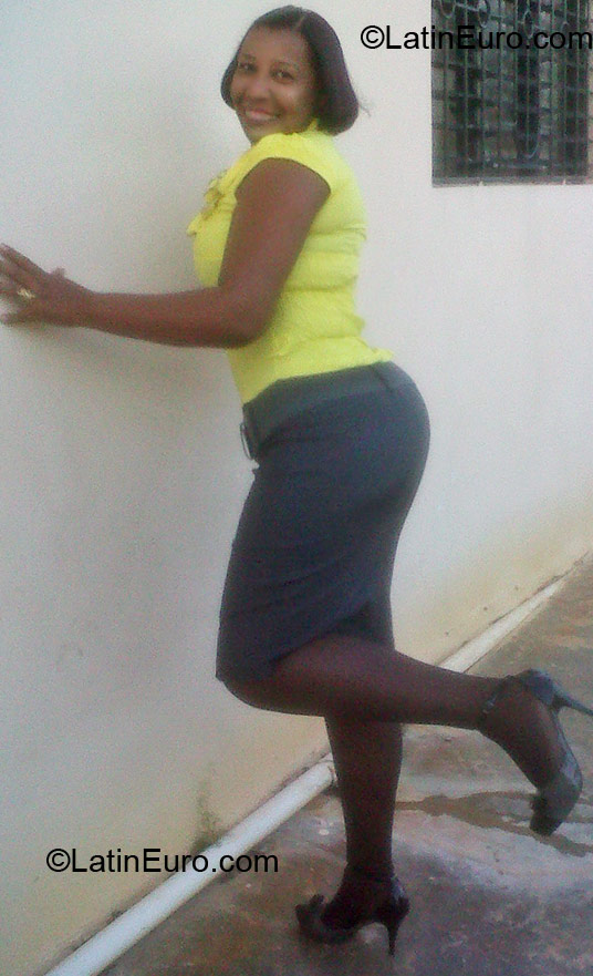 Date this lovely Dominican Republic girl Candida from Higuey DO10994