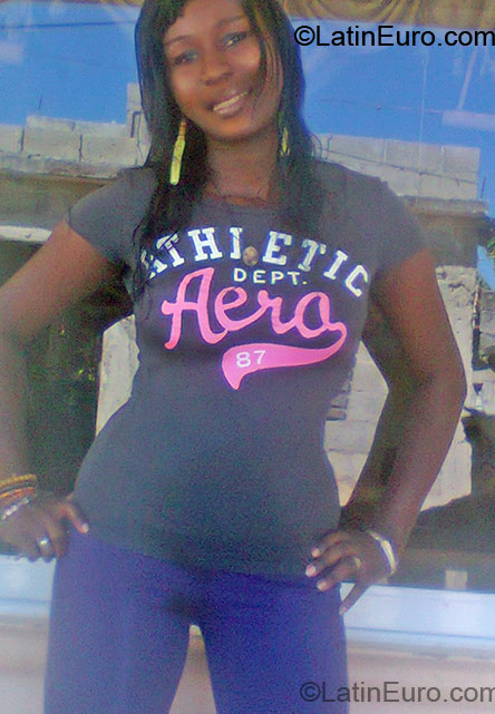 Date this pretty Dominican Republic girl Wanda from Sosua DO10995