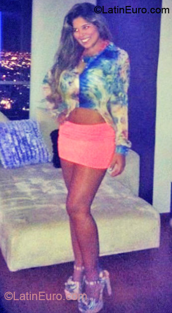 Date this beautiful Colombia girl Carolina from Barranquilla CO10145