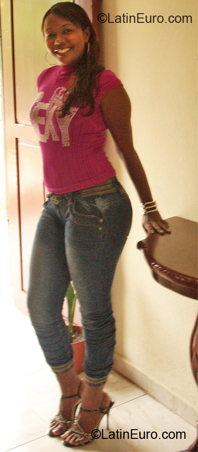 Date this hard body Dominican Republic girl Yocasta from Santo Domingo DO11026