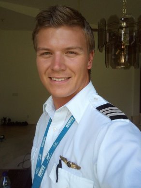 Date this tall United States man Captain from Lewisville US12880