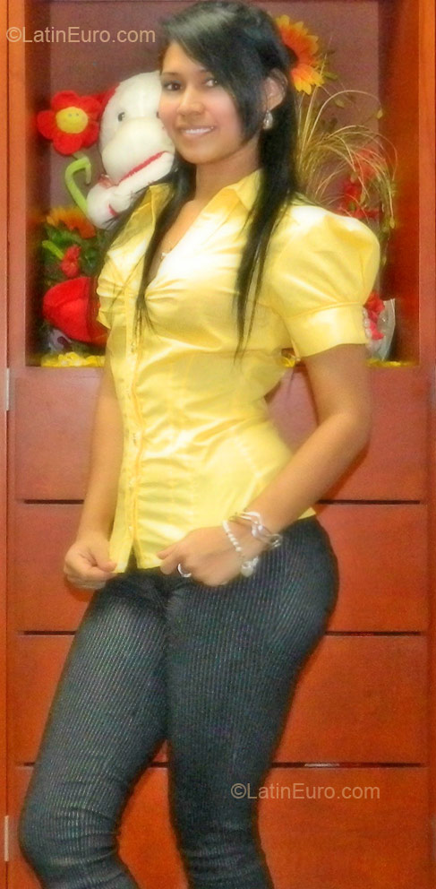 Date this tall Colombia girl Dayana from Bogota CO10197