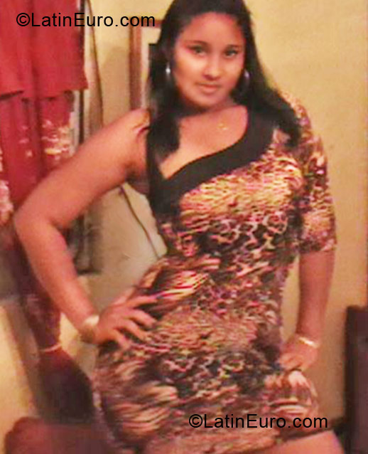 Date this sensual Dominican Republic girl Yissel from Santo Domingo DO19894