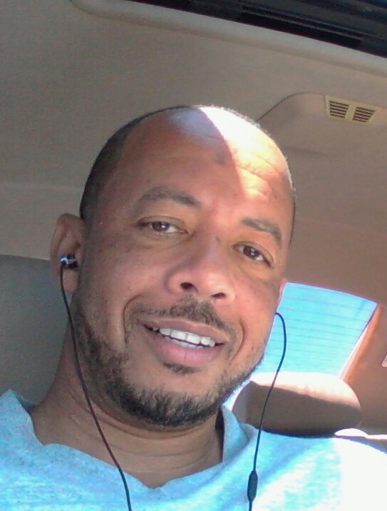 Date this happy United States man Robin from Los Angeles US12943