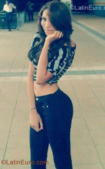 Date this foxy Dominican Republic girl Kathy from Santo Domingo DO11113