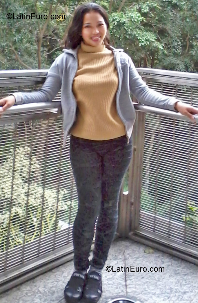Date this fun Hong Kong girl Desie from Hong Kong HK3