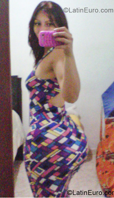 Date this happy Colombia girl Leydi from Cali CO10301