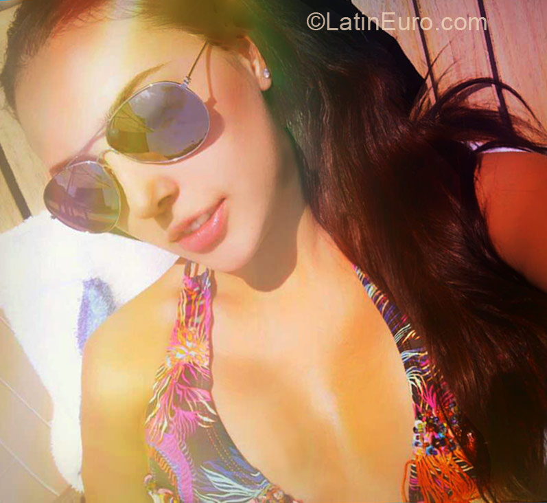 Date this athletic Colombia girl Melissalll from Medellin CO10326