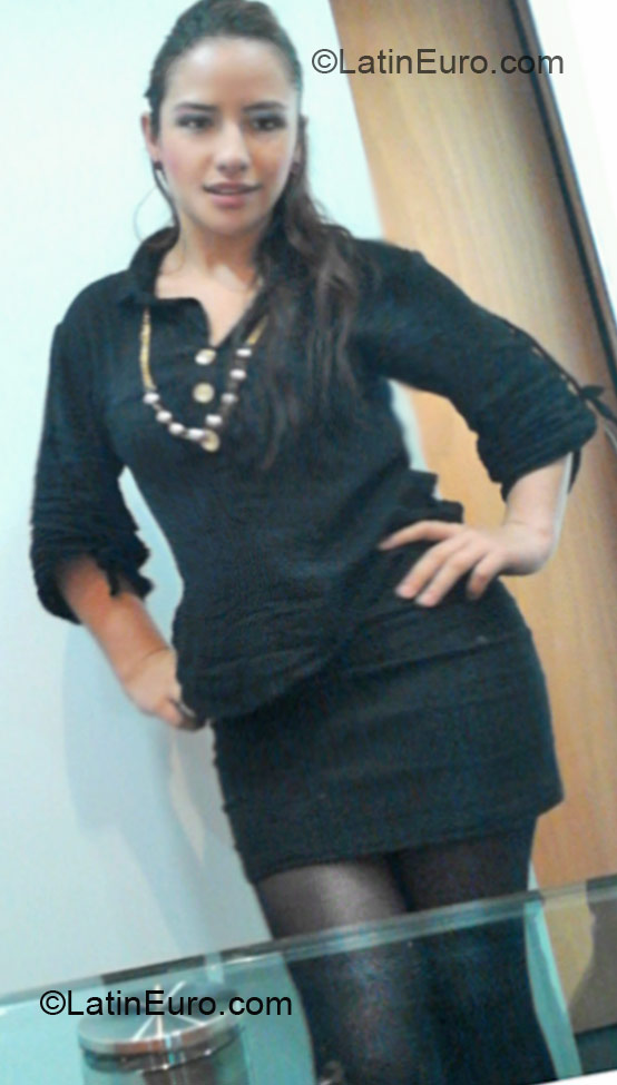 Date this happy Colombia girl Karen from Bogota CO10364