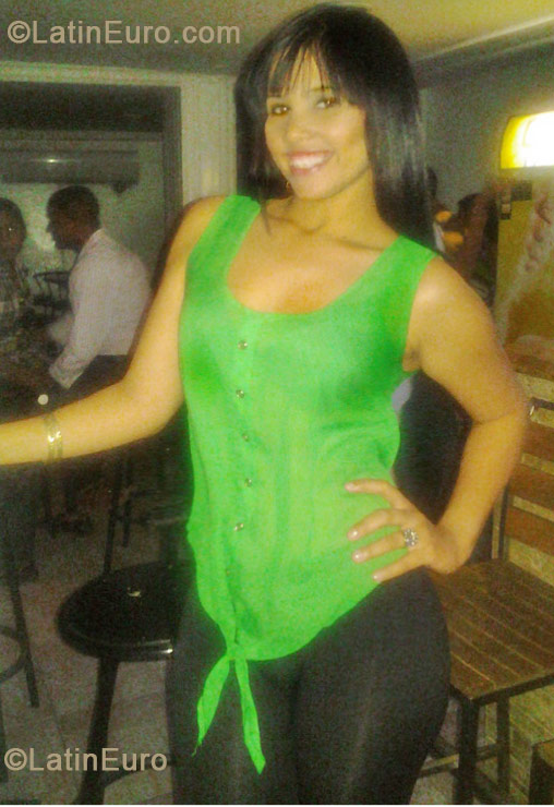 Date this sensual Dominican Republic girl Seleni from Santo Domingo DO11225
