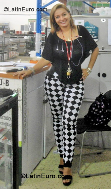 Date this happy Panama girl Safironacar from Panama PA285