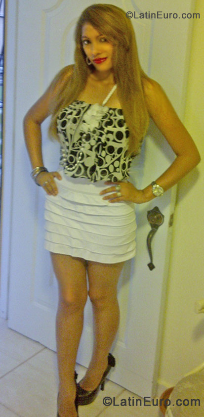 Date this exotic Dominican Republic girl Fior from Santo Domingo DO11259