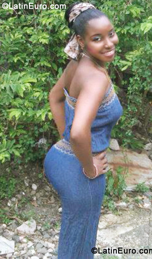 Date this voluptuous Jamaica girl Samantha from Nine Mile JM544
