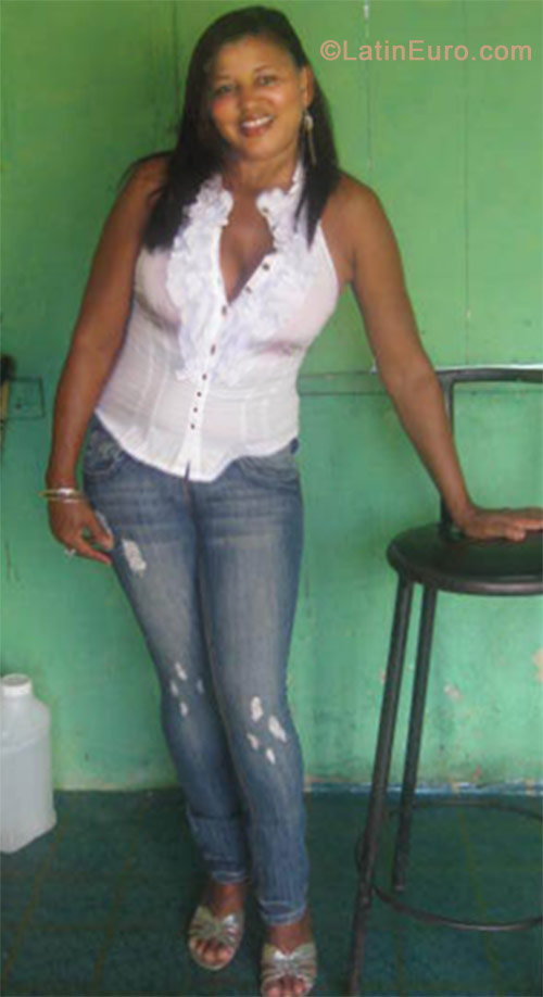 Date this athletic Dominican Republic girl Belquis from San Francisco De Macoris DO11775