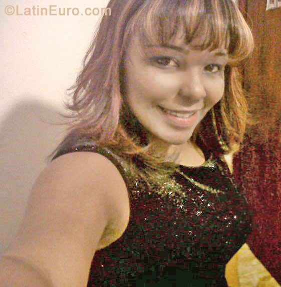 Date this beautiful Dominican Republic girl Swarosky from Punta Cana DO11297