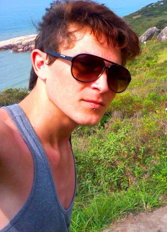Date this happy Brazil man Petters from Florianópolis BR6733