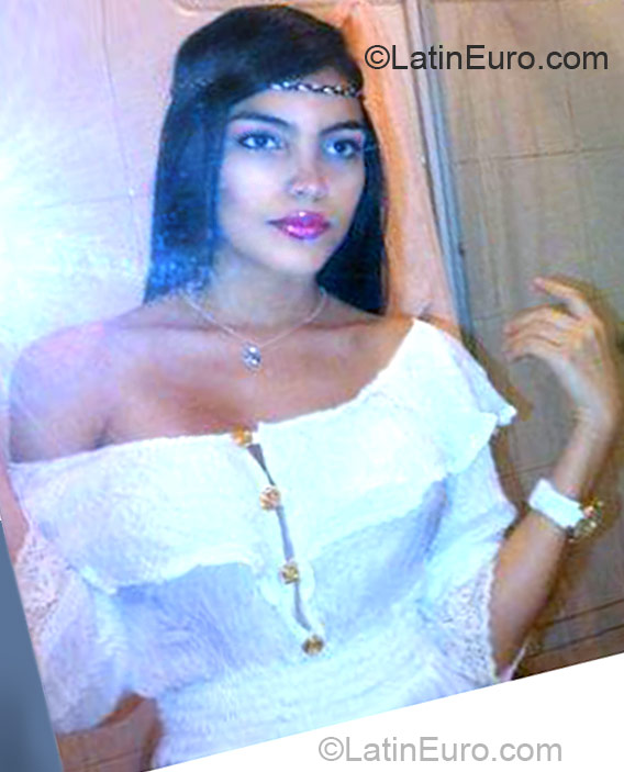 Date this gorgeous Peru girl Yexii from Lima PE578