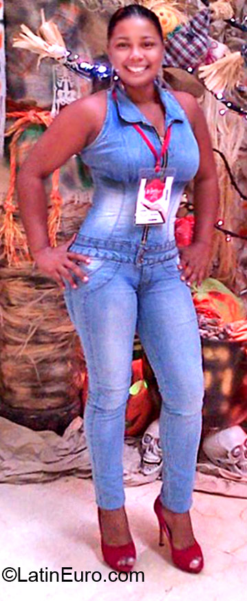 Date this cute Colombia girl Ana Milena from Cartagena CO10608
