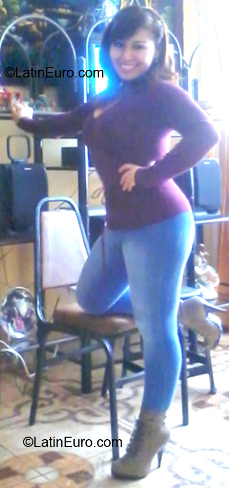 Date this cute Canada girl Julissa from Lima CA512