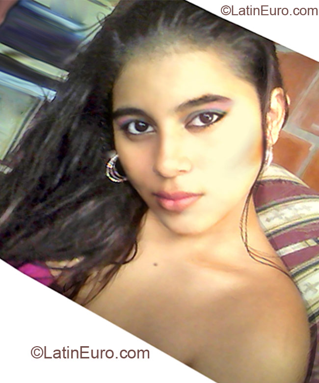Date this hot Colombia girl Sara from Cali CO10621