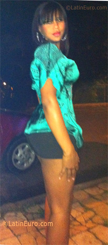 Date this fun Dominican Republic girl Gisselle from Santo Domingo DO11431