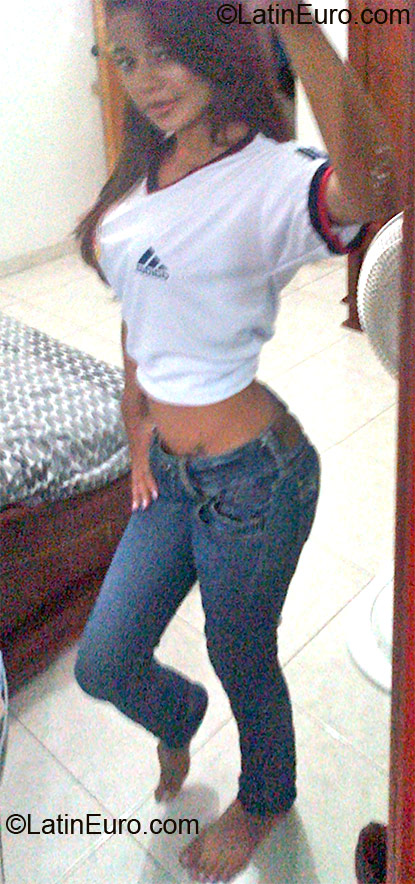 Date this pretty Colombia girl Vanessa from Cartagena CO10854