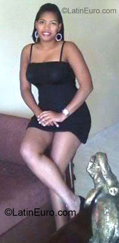 Date this cute Dominican Republic girl Stefani from Santo Domingo DO13810