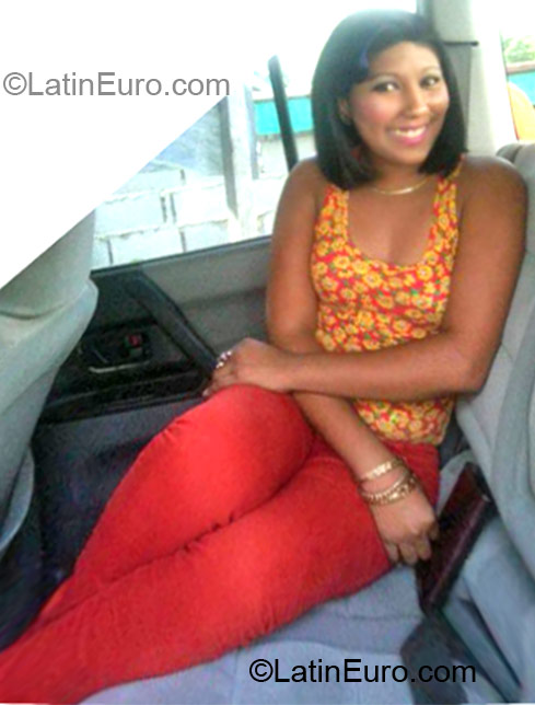 Date this good-looking Dominican Republic girl Yarit from Santo Domingo DO11897