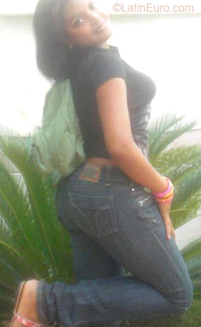 Date this delightful Dominican Republic girl Yamile from Santo Domingo DO11543