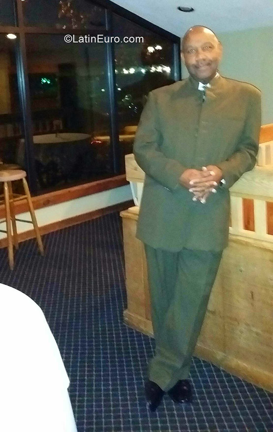 Date this pretty United States man Roland from New Britain US13251