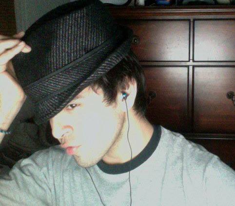 Date this young United States man Paul from Newark US13254