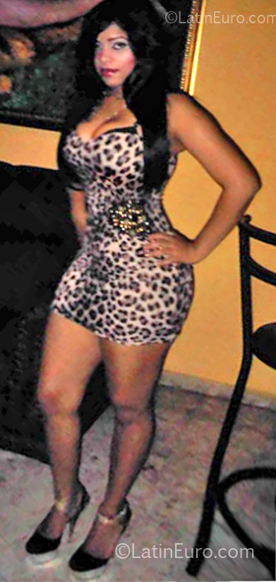 Date this tall Dominican Republic girl Violeta from Santo Domingo DO11572