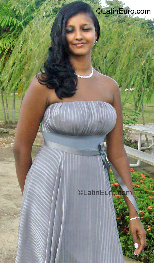 Date this funny United States girl Cris from New York US13264