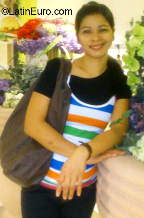 Date this tall Hong Kong girl Maribel from Kowloon HK4