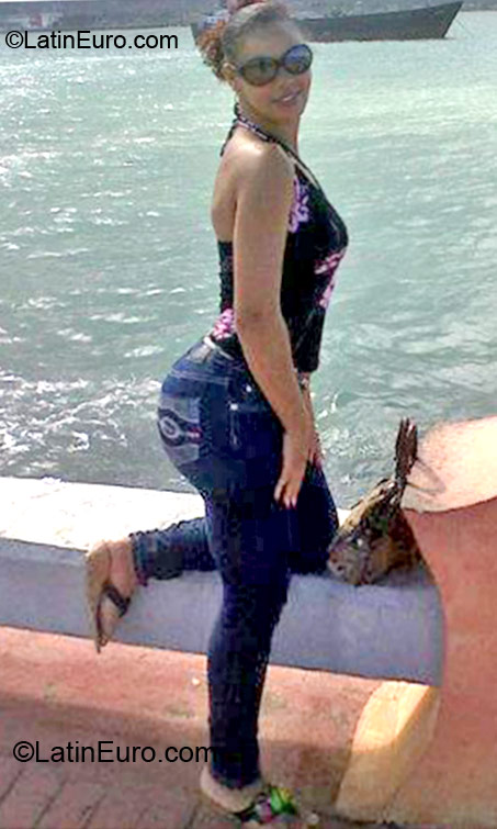 Date this nice looking Dominican Republic girl Rafelina from Puerto Plata DO11625
