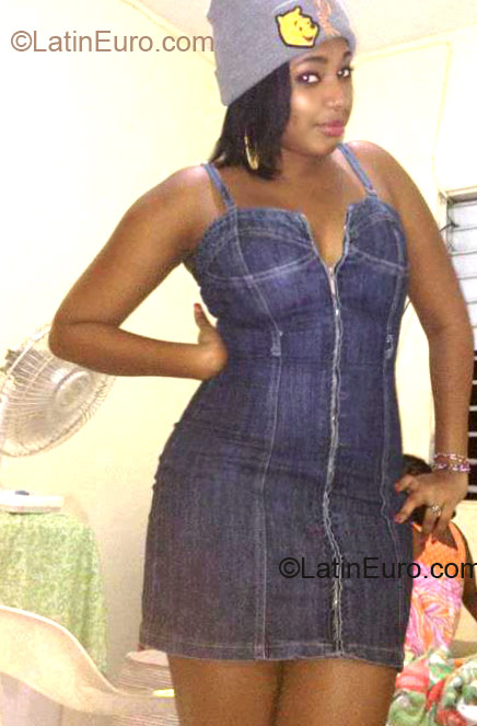 Date this athletic Dominican Republic girl Diresi from La Romana DO11646