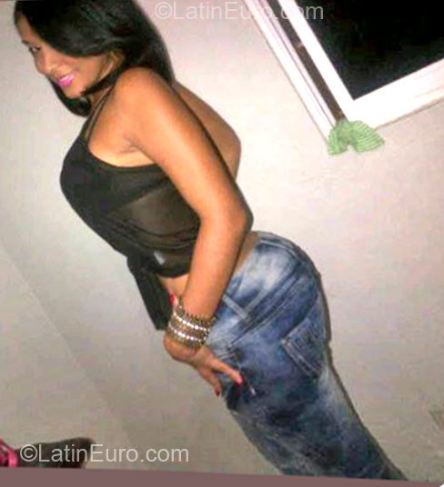 Date this funny Dominican Republic girl Yeleini from Santo Domingo DO11654