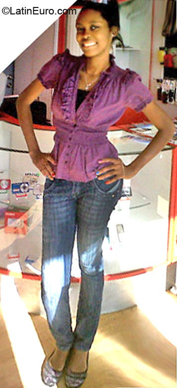 Date this cute Curacao girl Zeneida from  CB6