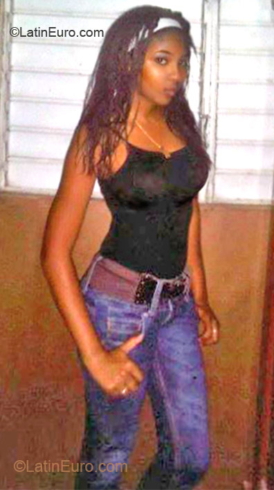 Date this sultry Dominican Republic girl Angela from Santiago DO11714