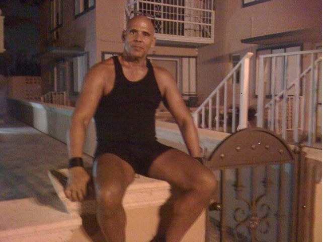Date this nice looking United States man Ruben from Hollywood US13333