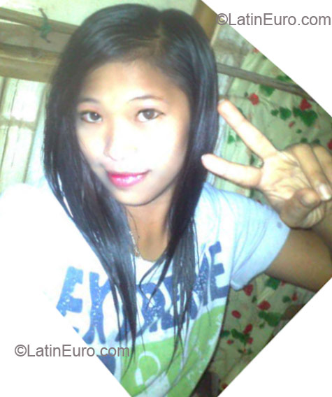 Date this hard body Philippines girl Decerie from binalonan PH485